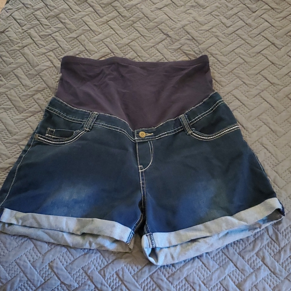 Maternity shorts